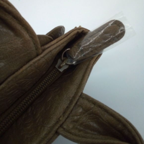 NWOT Vintage Brown Faux Crocodile Pendant Small Hobo Shoulder Bag - Picture 8 of 12